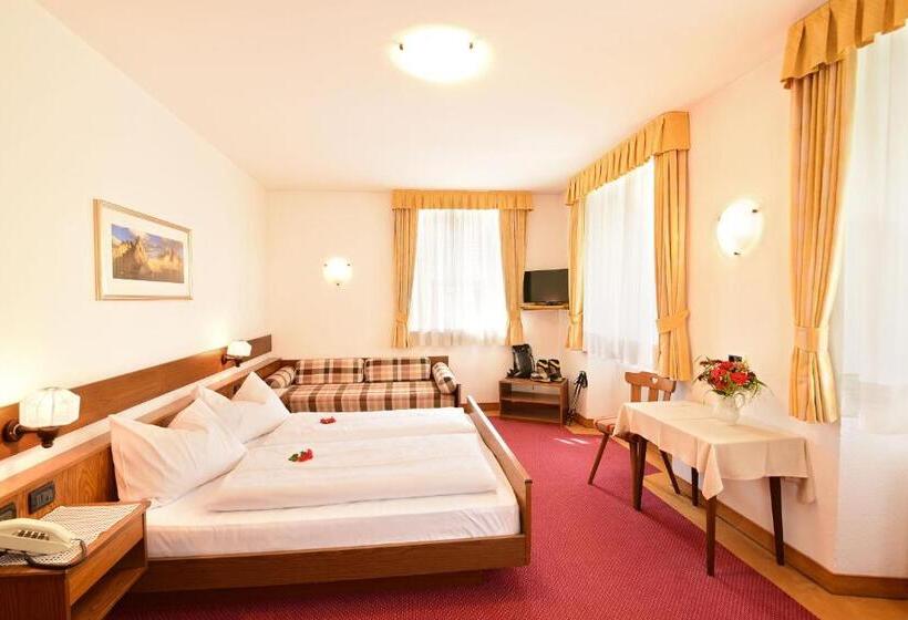 标准三人间, River Hotel Post