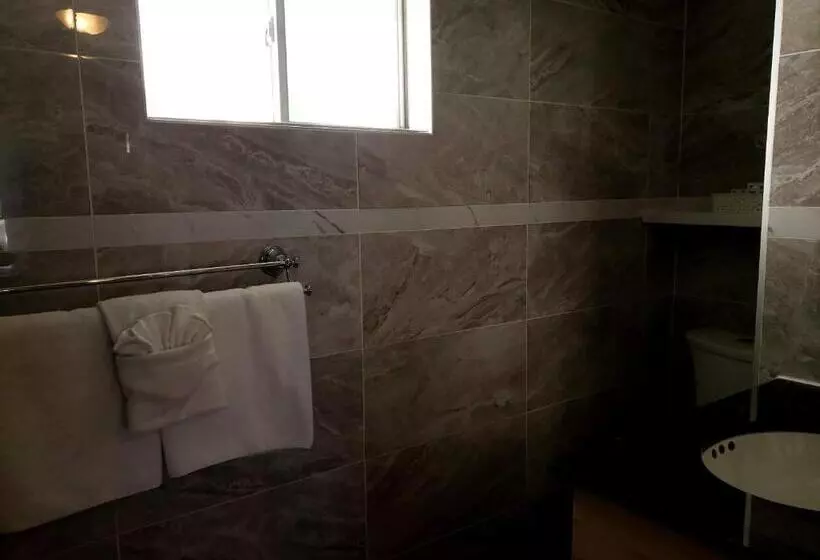 اتاق استاندارد, Blue Moon Motel