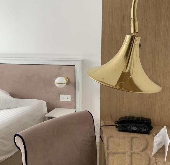 اتاق سوپریور, Boileau