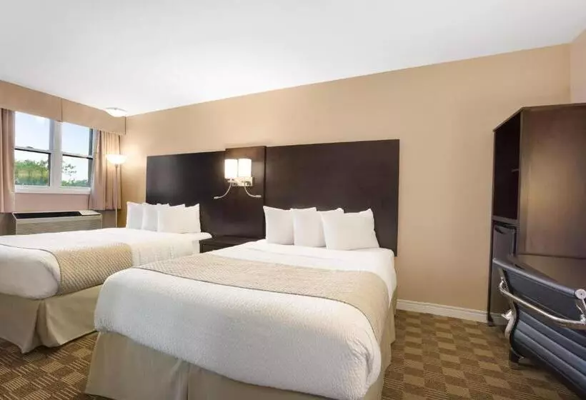 デラックスルーム, Days Inn & Suites By Wyndham North Bay Downtown