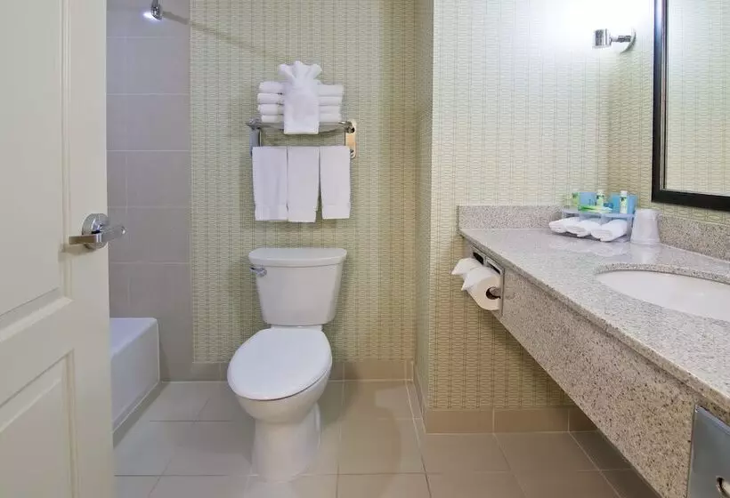 スイート, Holiday Inn Express Fort Saskatchewan, An Ihg