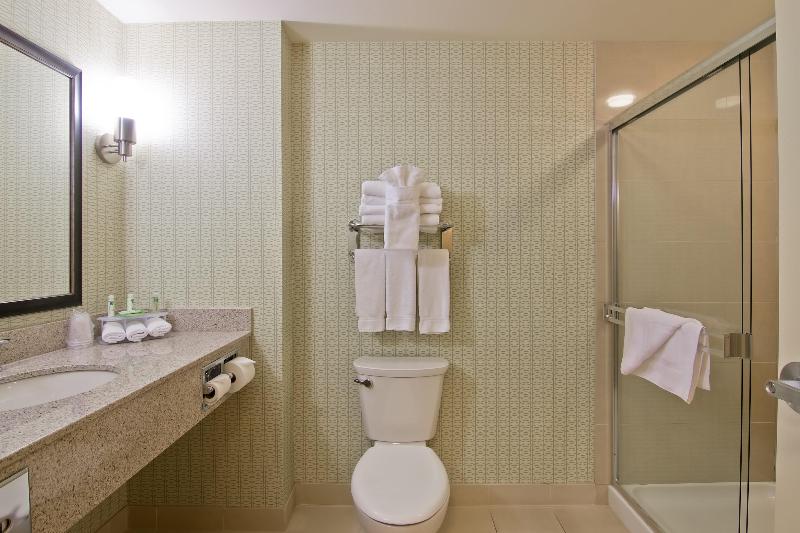 带大床的标准间, Holiday Inn Express Fort Saskatchewan, An Ihg