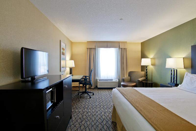 带大床的标准间, Holiday Inn Express Fort Saskatchewan, An Ihg