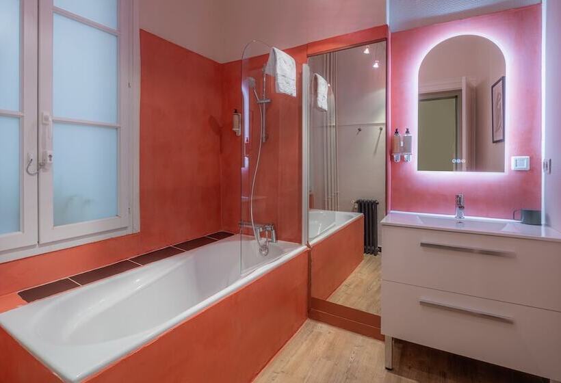 Номер Комфорт, Hôtel Madame