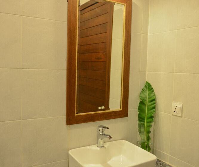 חדר סופריור, Kolab Sor Phnom Penh