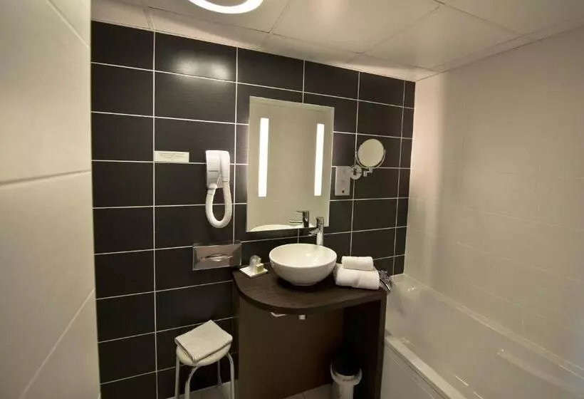 اتاق لوکس سه تخته, Logis Hôtel Victor Hugo & Spa