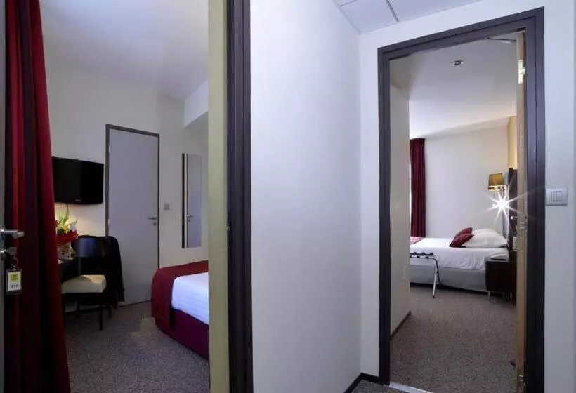 آپارتمان یک خوابه با دری مشترک که هال را جدا می کند., Logis Hôtel Victor Hugo & Spa