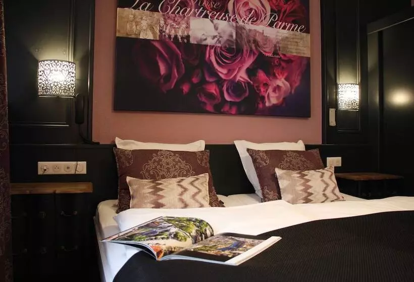 Standard Room, Roses