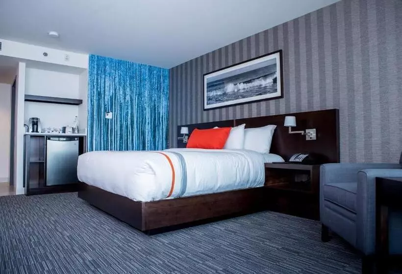 キングサイズベッドのスタンダードルーム, The Grand Winnipeg Airport Hotel By Lakeview