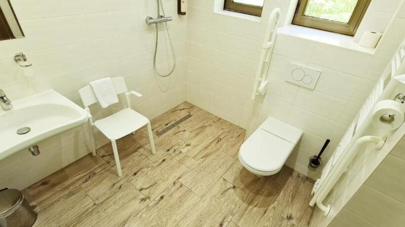 身障者適用キングサイズベッドルーム, Kurhotel Renona Rehabilitation