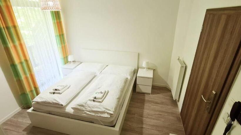 身障者適用キングサイズベッドルーム, Kurhotel Renona Rehabilitation