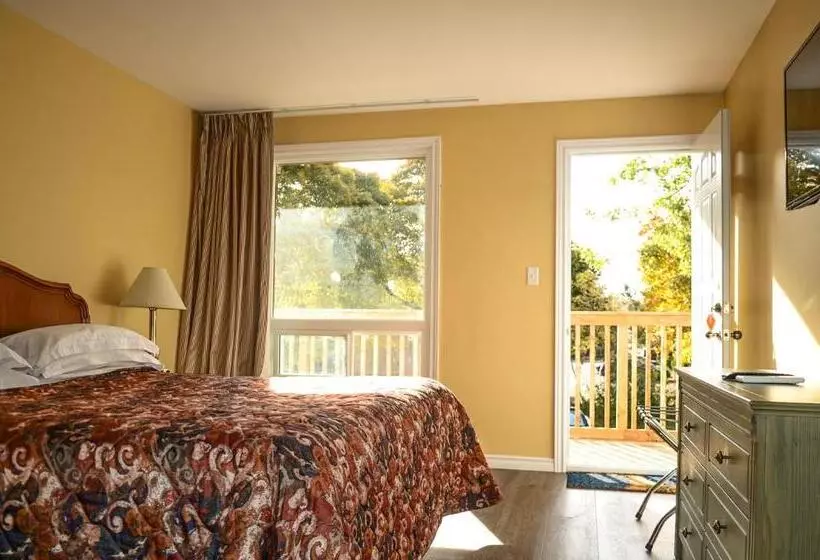 キングサイズベッドのデラックスルーム, Meaford Inn