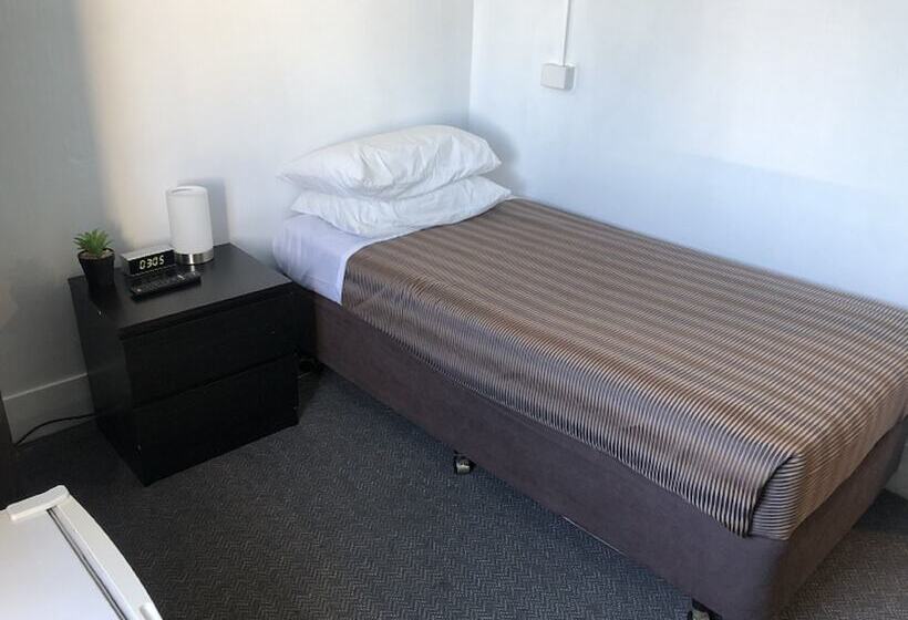 اتاق اکونومی یک تخته, Bridge