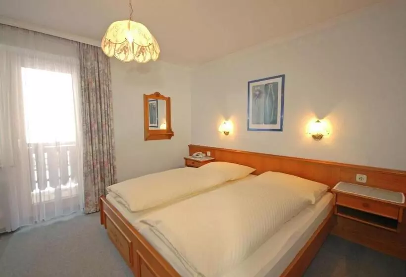 اتاق استاندارد سه نفره, Pension Riedlsperger