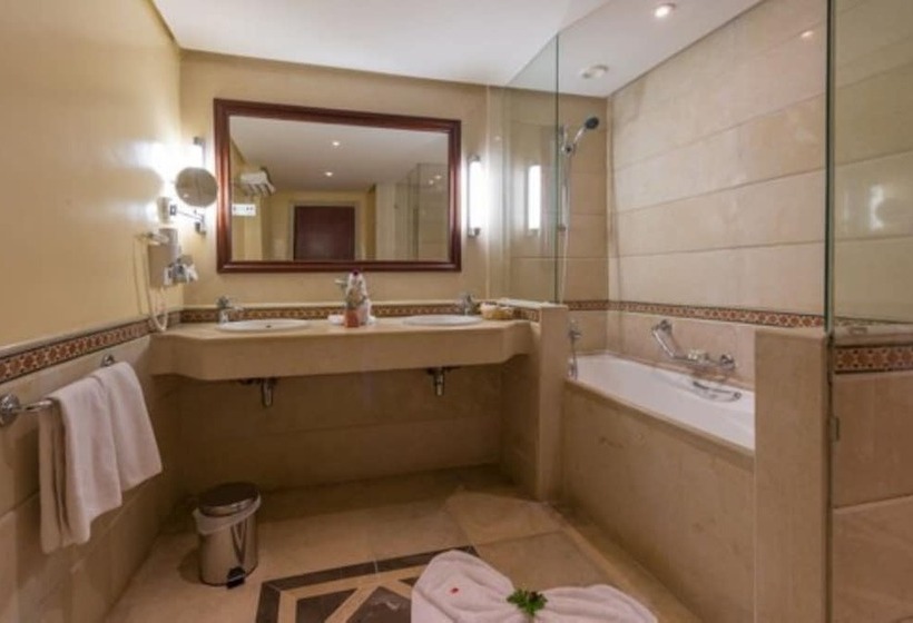 חדר סטנדרט לשלושה, Regency Hotel & Spa