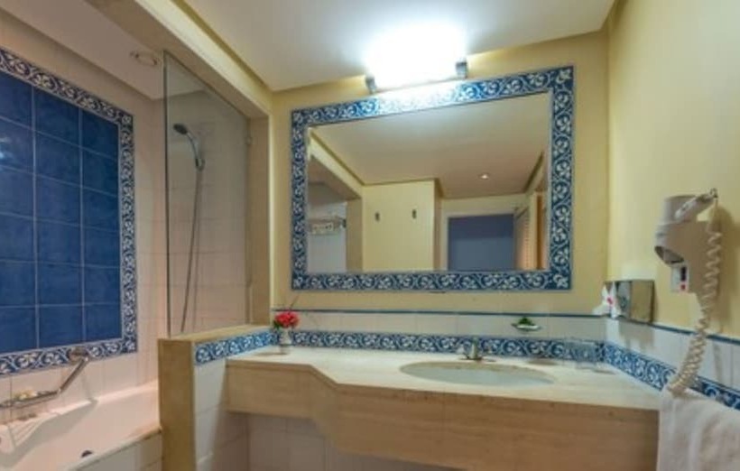 חדר סטנדרט לשלושה, Regency Hotel & Spa