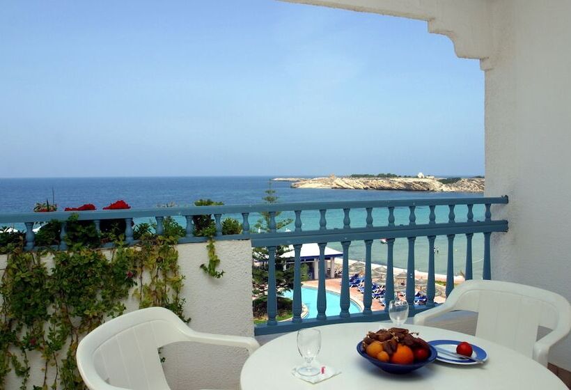 اتاق استاندارد یک نفره با چشم‌انداز دریا, Regency Hotel & Spa
