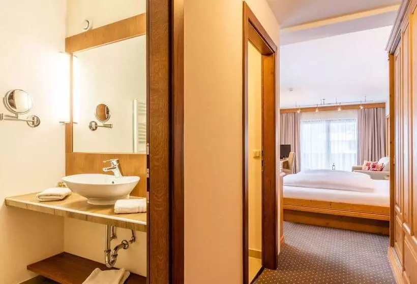 Perhesviitti, Sporthotel Cristall