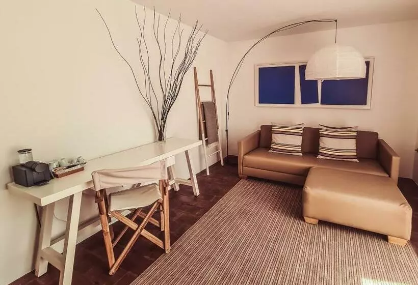 سوییت لوکس, The Lince Ecorkhotel évora