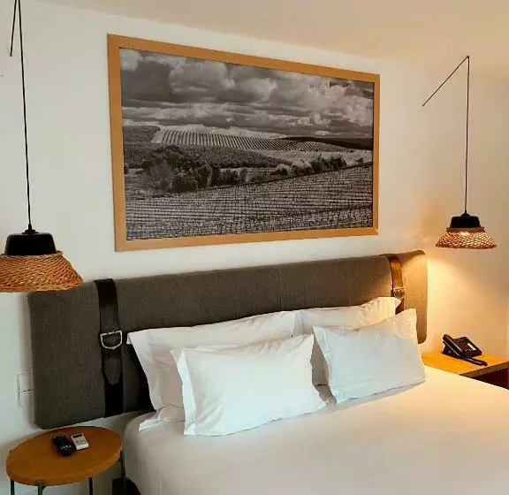 سوییت خانوادگی, The Lince Ecorkhotel évora