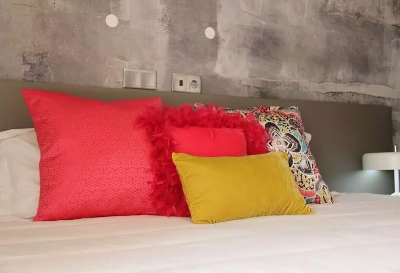 اتاق خانوادگی, Aqua Ria Boutique