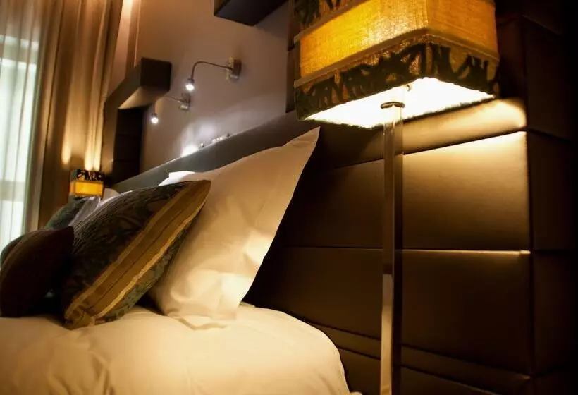 اتاق خانوادگی, Aqua Ria Boutique