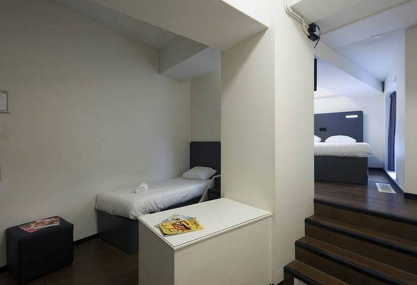 Quarto Triplo Estandar, Easyhotel Rotterdam City Centre