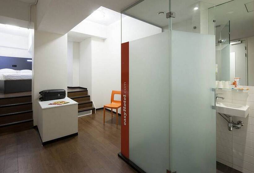 Quarto Triplo Estandar, Easyhotel Rotterdam City Centre