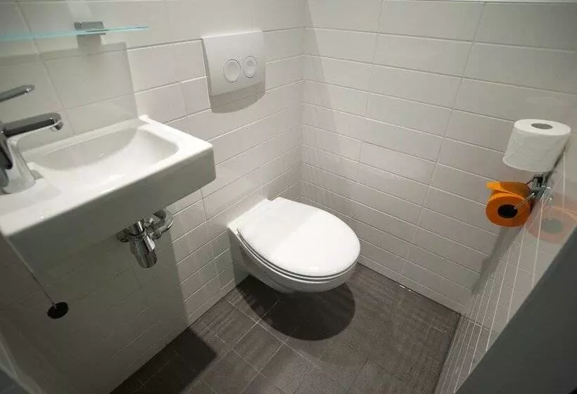 اتاق استاندارد چهار تخته, Easyhotel Rotterdam City Centre
