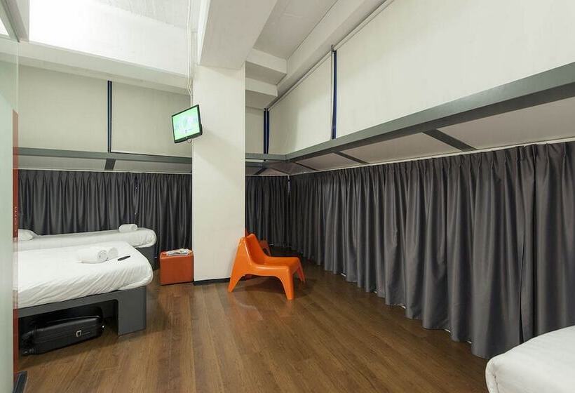 4인용 스탠다드 룸, Easyhotel Rotterdam City Centre