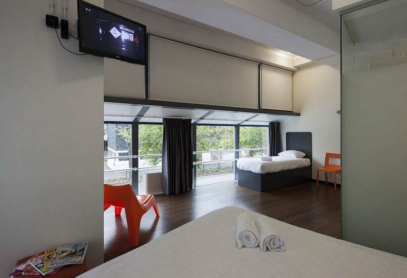 Standard Quadruple Room, Easyhotel Rotterdam City Centre
