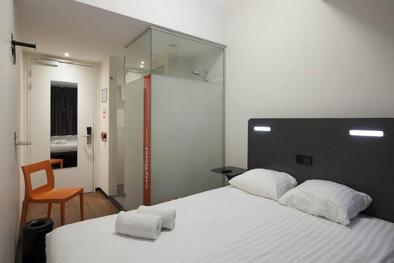 Basic Room, Easyhotel Rotterdam City Centre
