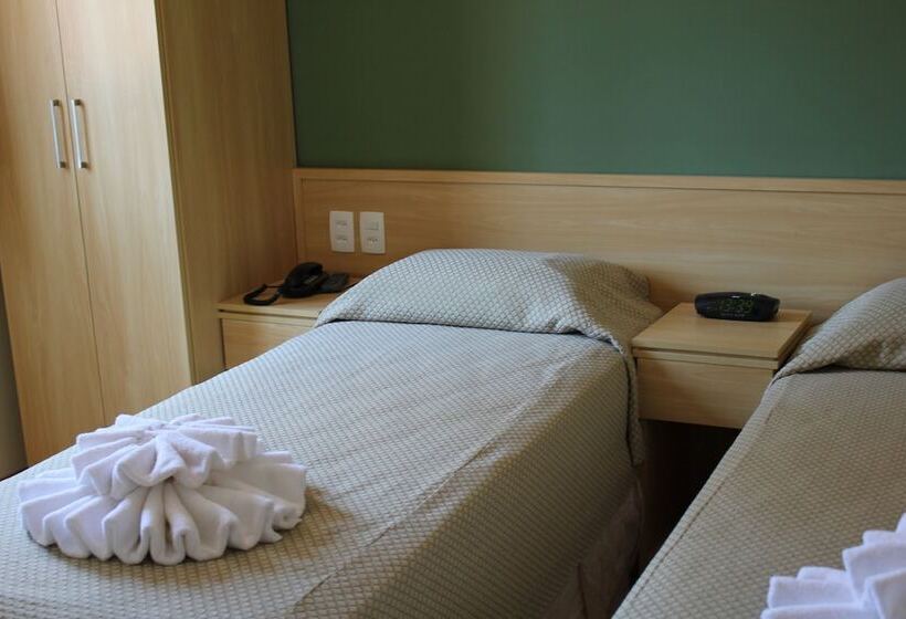 اتاق استاندارد چهار تخته, Galicia