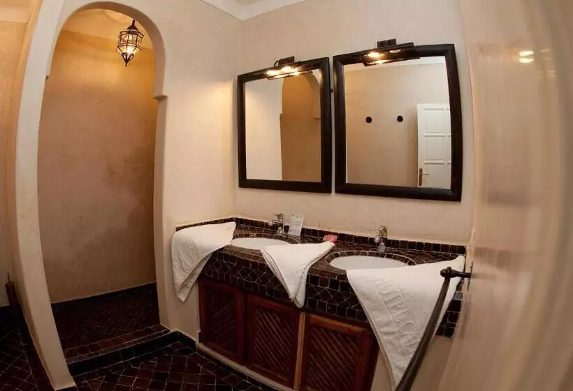 اتاق استاندارد با چشم‌انداز دریا, Hôtel Calipau Riad Maison D Hôtes