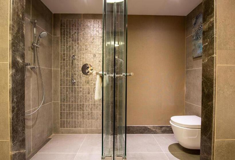 سوییت جونیور, International Hotel Tashkent