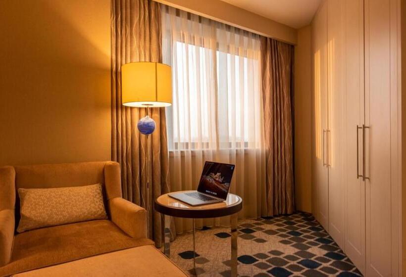 سوییت جونیور, International Hotel Tashkent