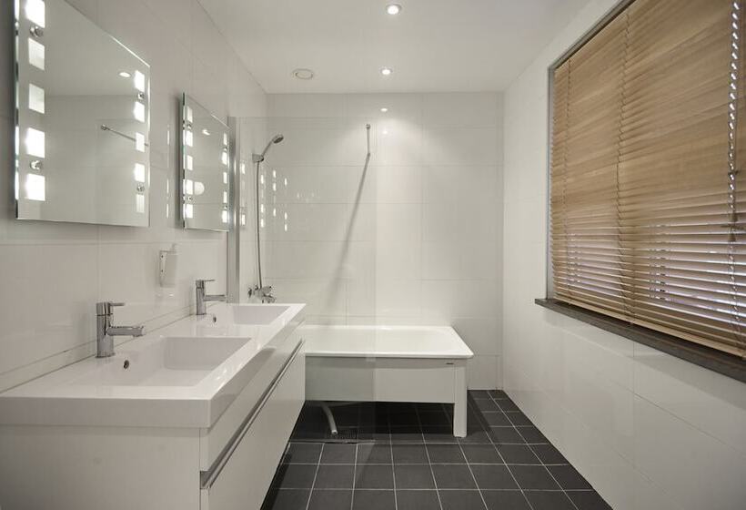 스탠다드 룸, L Hjalmar