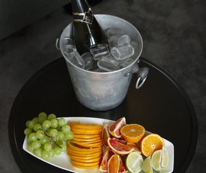 스탠다드 룸, L Hjalmar