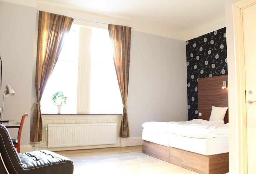 스탠다드 룸, L Hjalmar