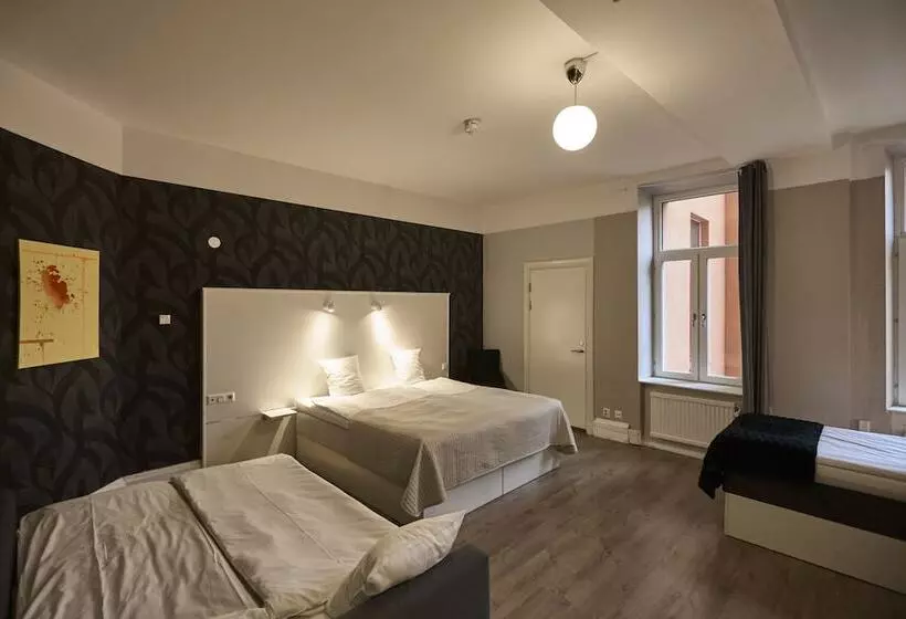 ファミリールーム, L Hjalmar