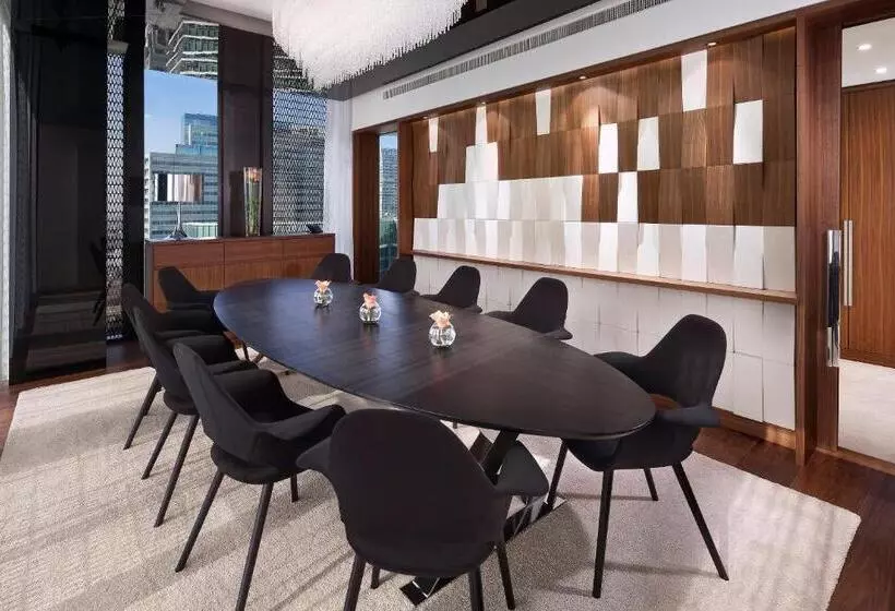 Presidenttisviitti, Melia Vienna