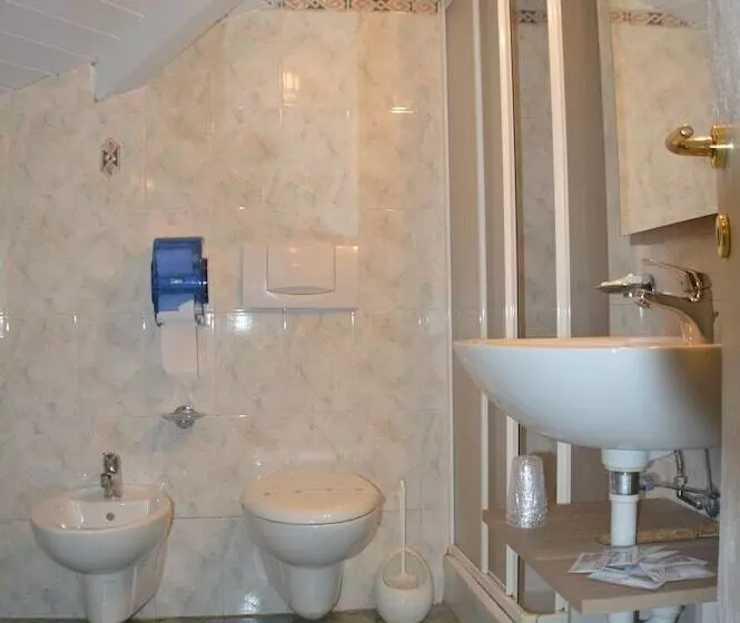 اتاق استاندارد, Sempione Hotel Malpensa