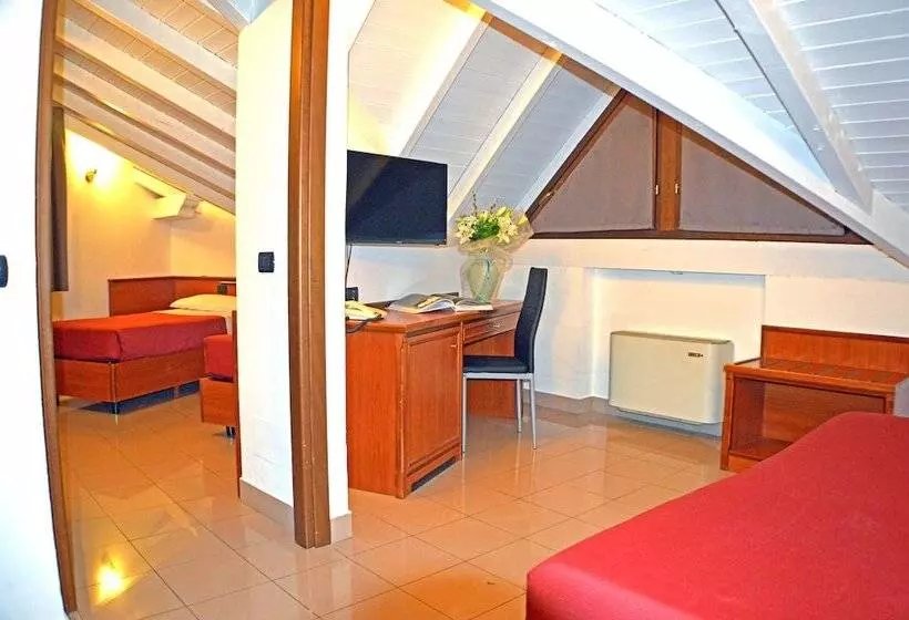 اتاق استاندارد چهار تخته, Sempione Hotel Malpensa