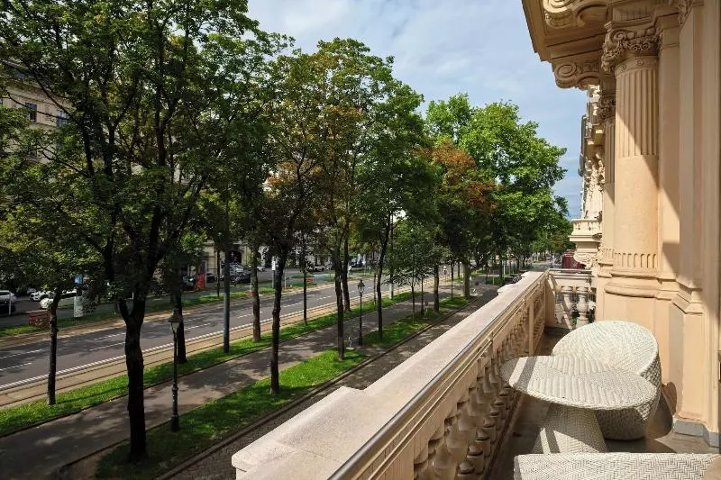 سوییت جونیور, The Ritzcarlton, Vienna