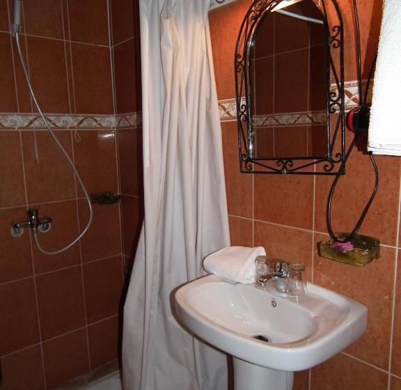 חדר סטנדרט לשלושה, Tomboctou