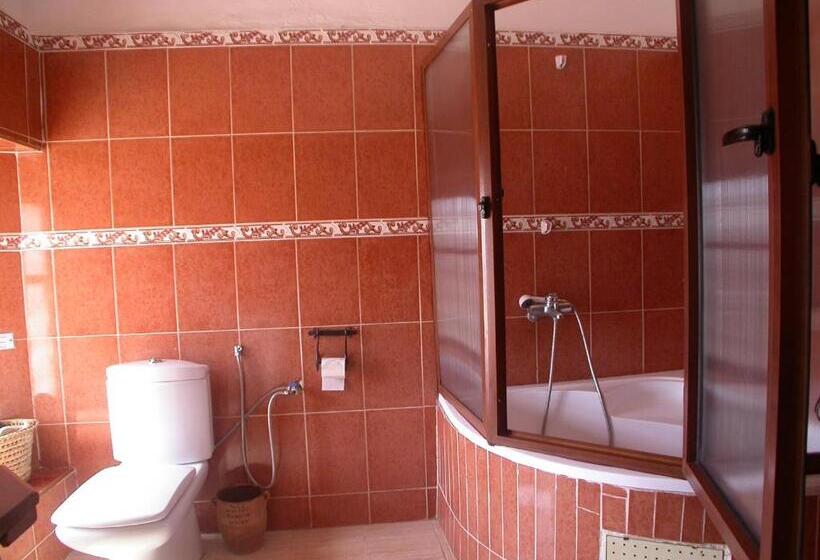 חדר סטנדרט לארבעה, Tomboctou