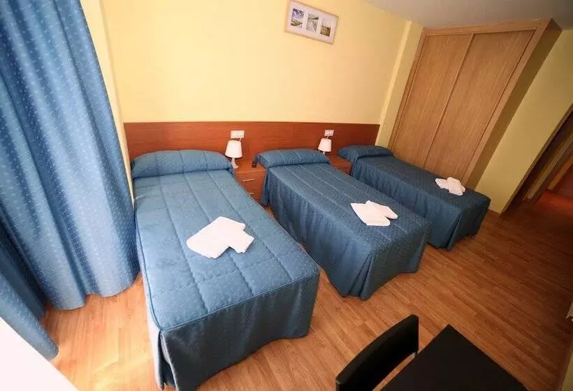 اتاق استاندارد سه نفره, Pension Palas