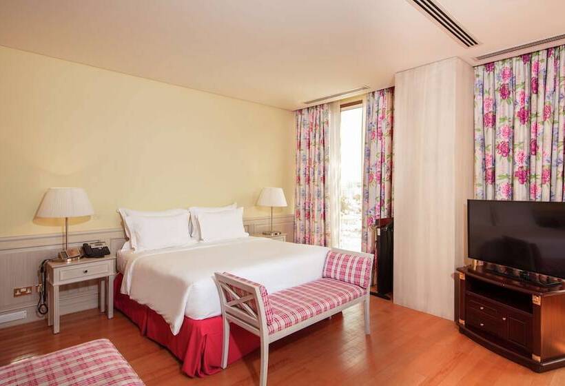 سوئیت تم دار, Radisson Blu Hotel, Doha