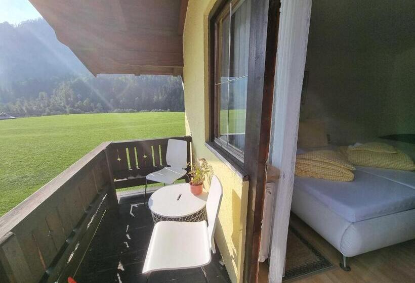 テラス付きスタンダードルーム, Apia House