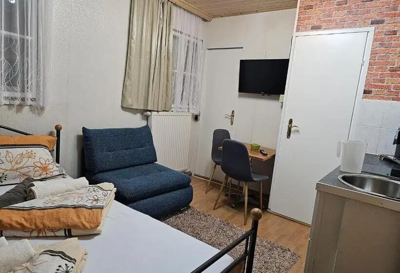 スタンダードスタジオ, Apia House